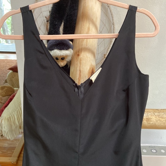 Simple elegance black dress. - Picture 2 of 8